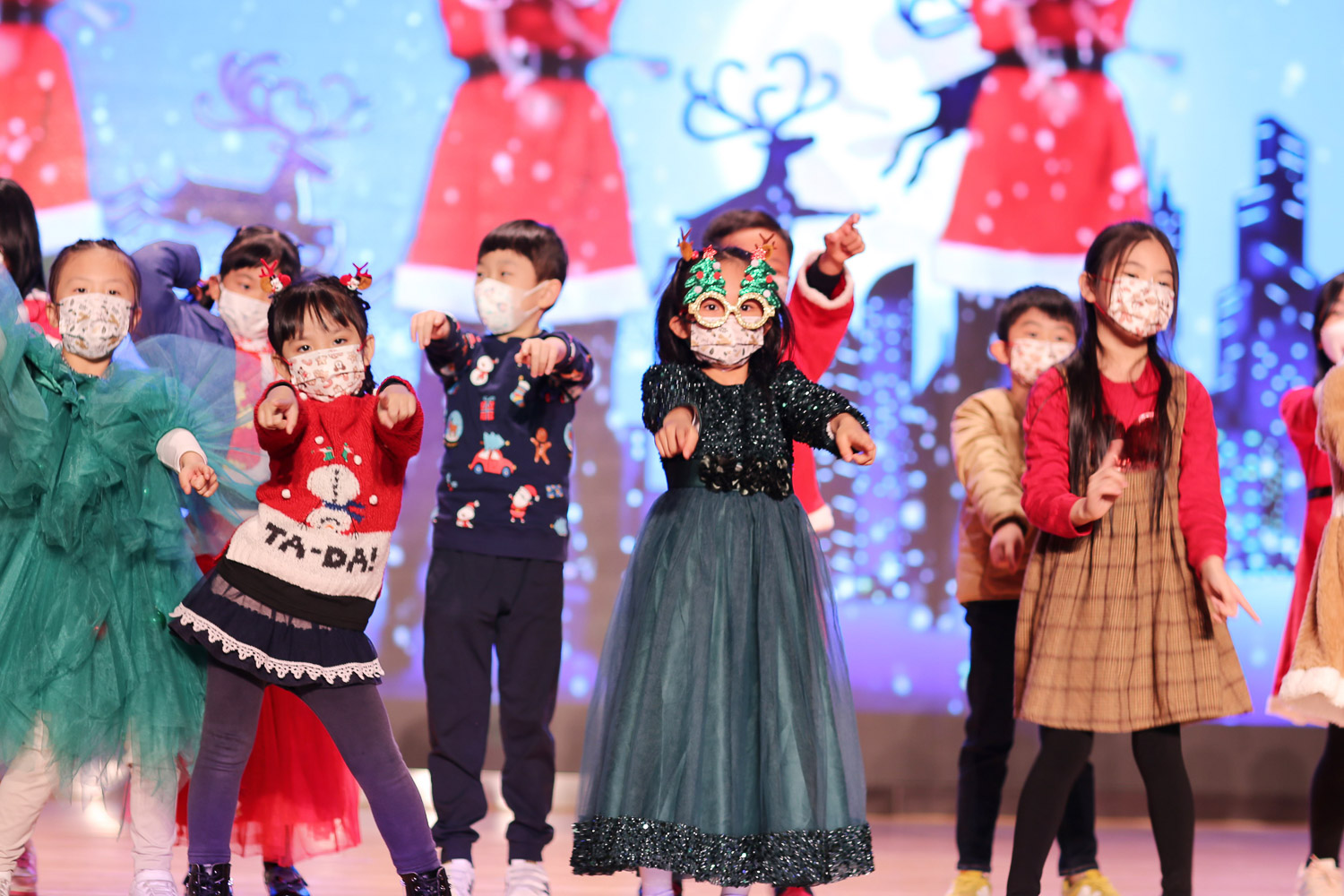 202212301034196892308595806